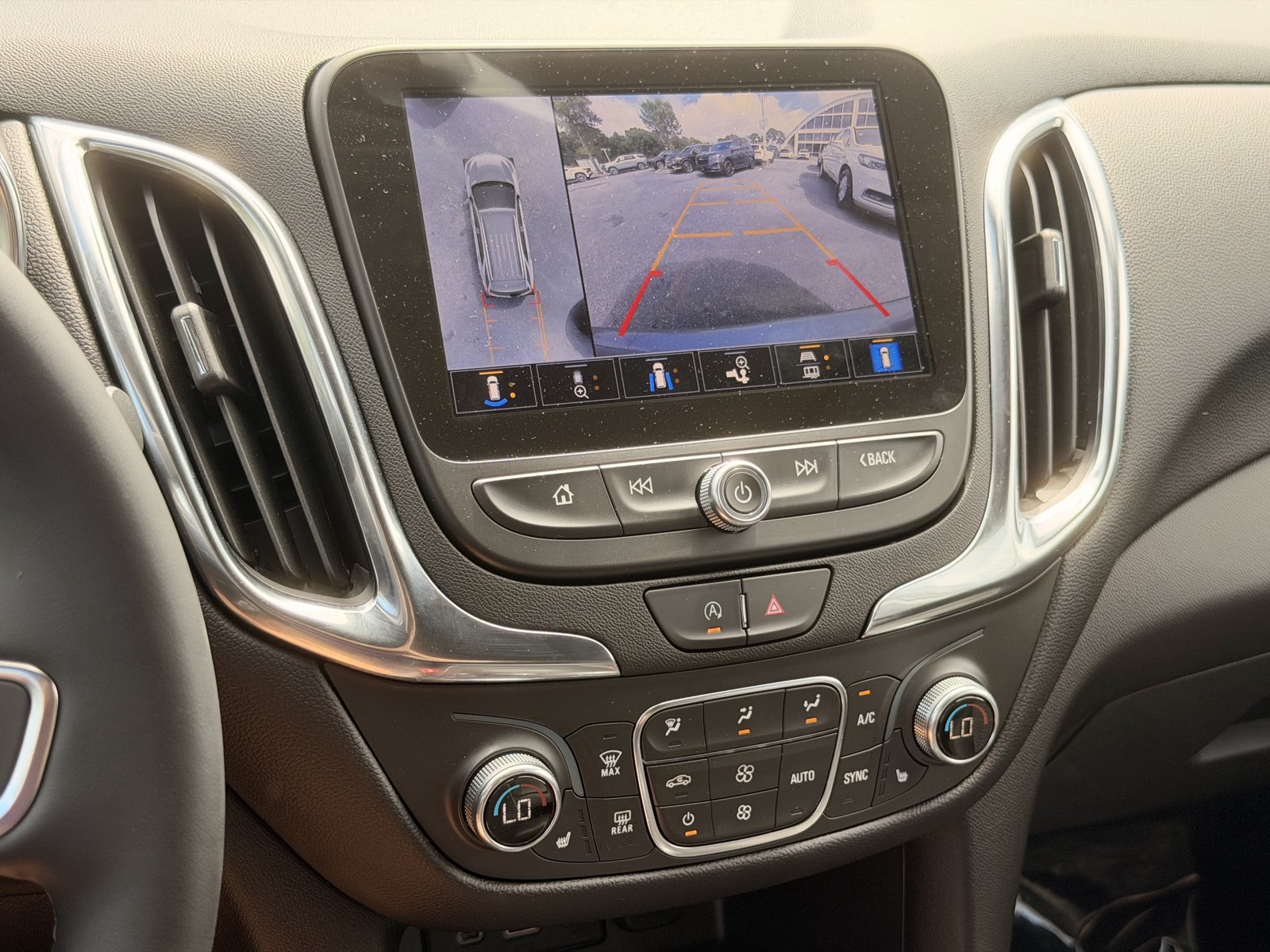 Used 2024 Chevrolet Equinox LT AWD/4WD image 25