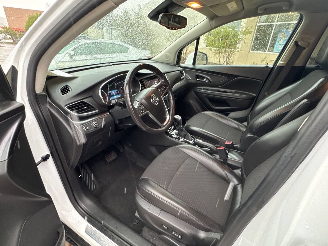 Used 2021 Buick Encore Preferred AWD/4WD image 22