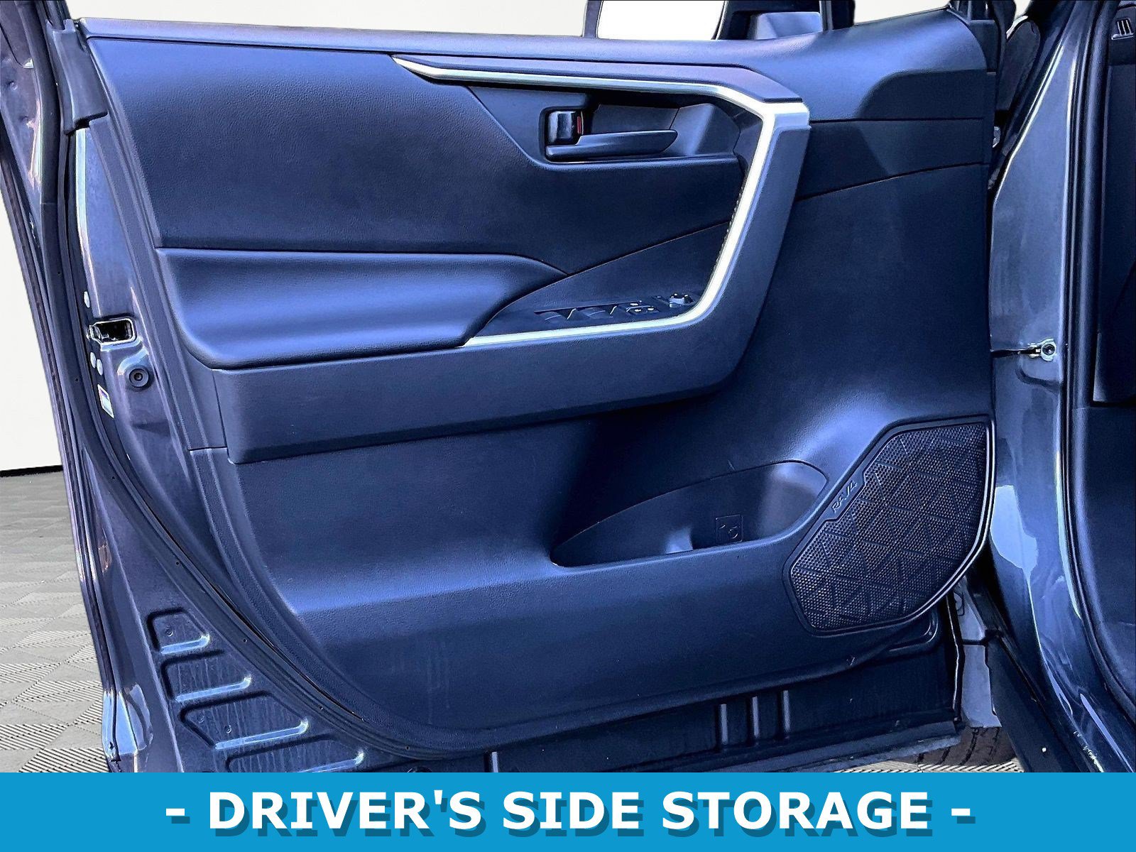 Used 2019 Toyota RAV4 LE FWD image 19