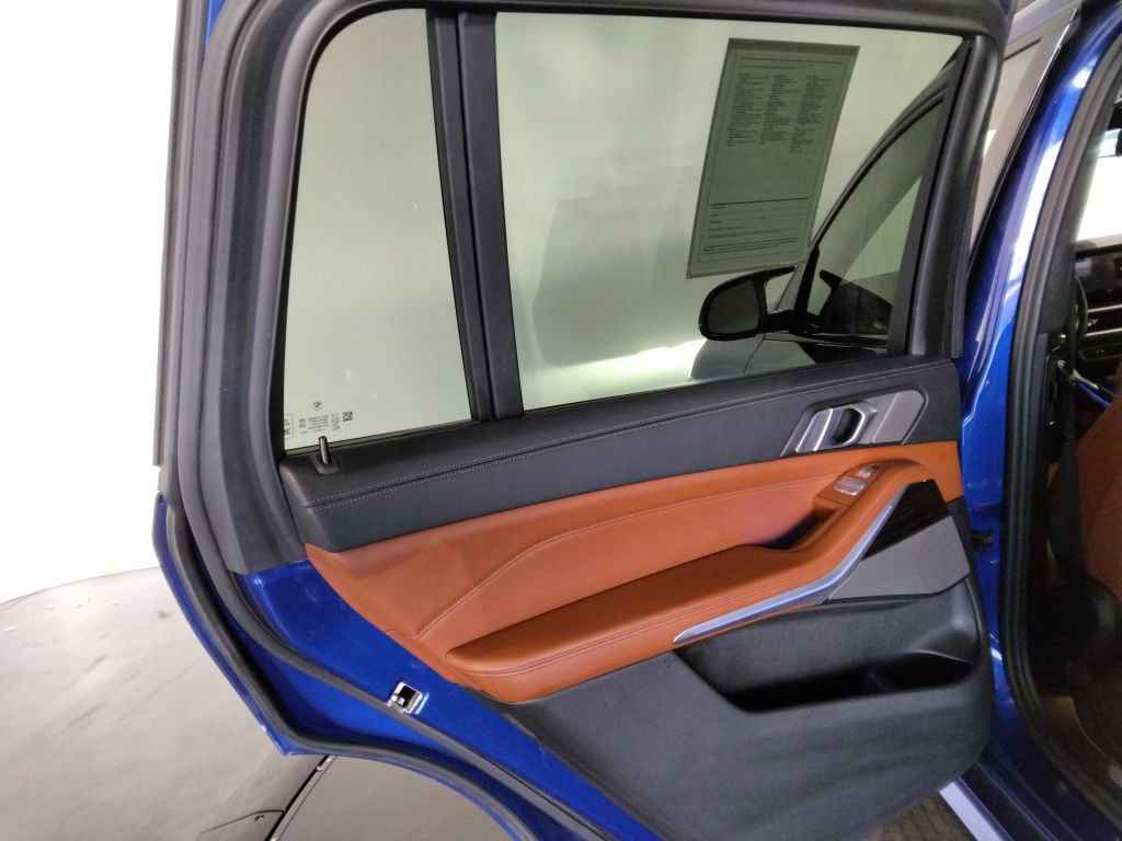Used 2023 BMW X7 M60i image 37