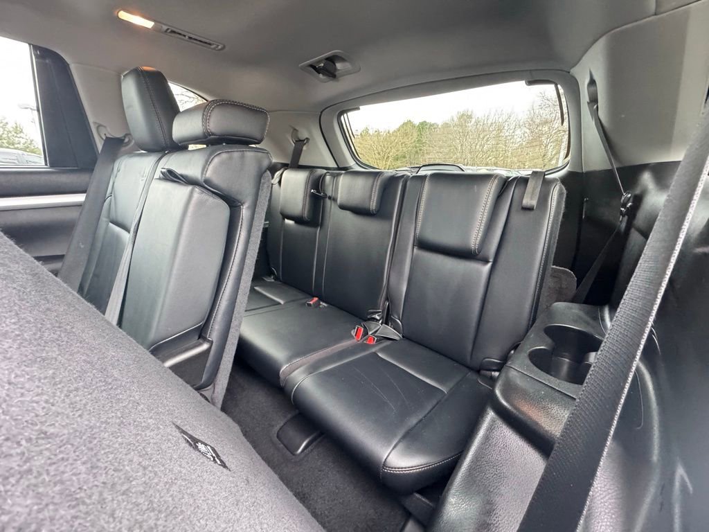 Used 2018 Toyota Highlander XLE image 16
