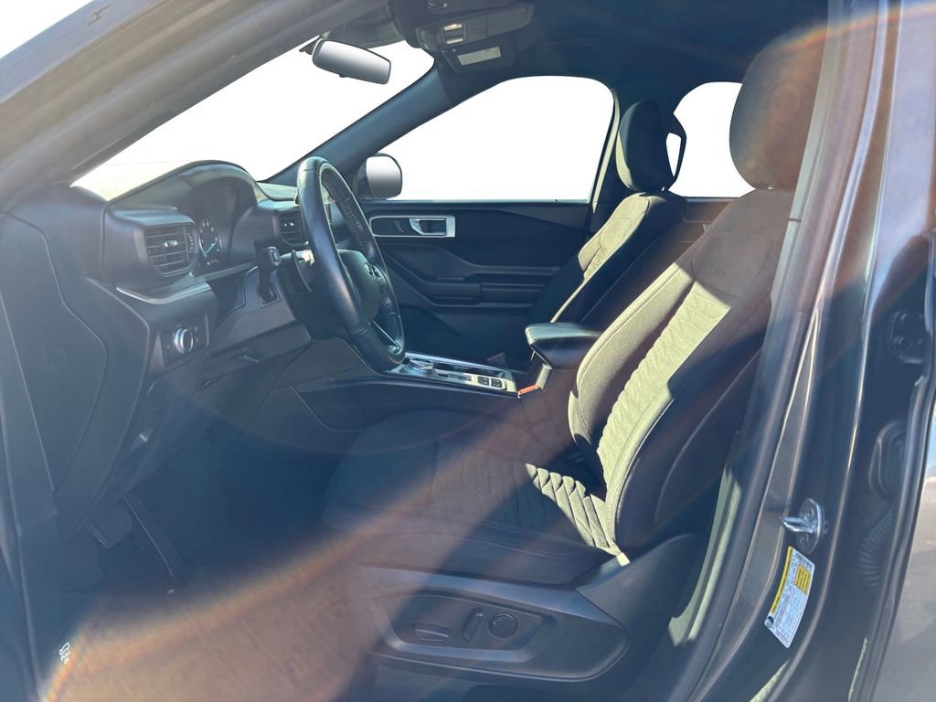 Used 2020 Ford Explorer XLT image 14
