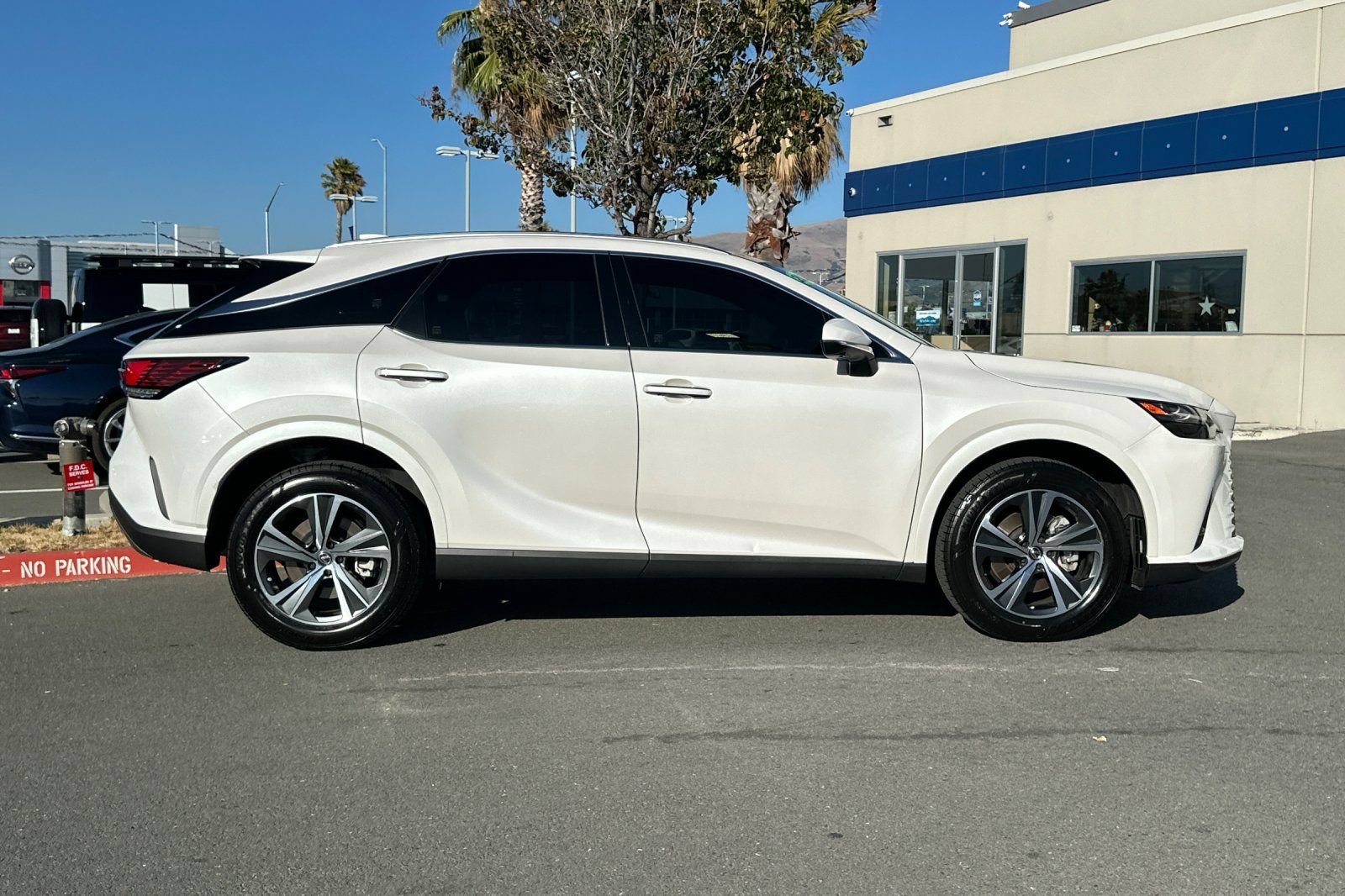 Used 2024 Lexus RX 350 Premium w/ Accessory Package (Z1) FWD image 3