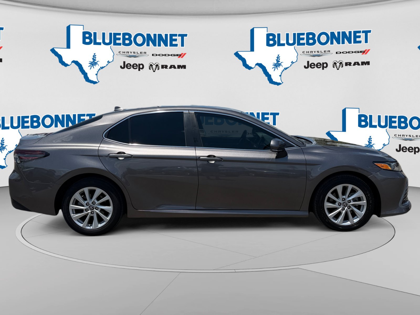 Used 2024 Toyota Camry LE w/ Convenience Package FWD image 4