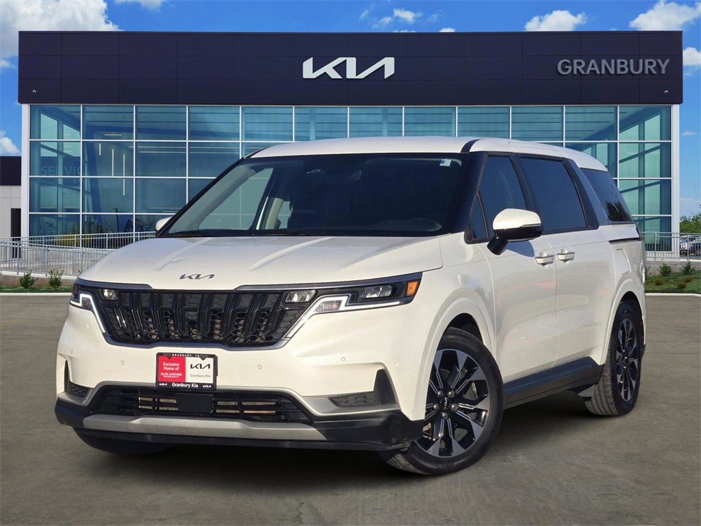 Used 2023 Kia Carnival EX image 1