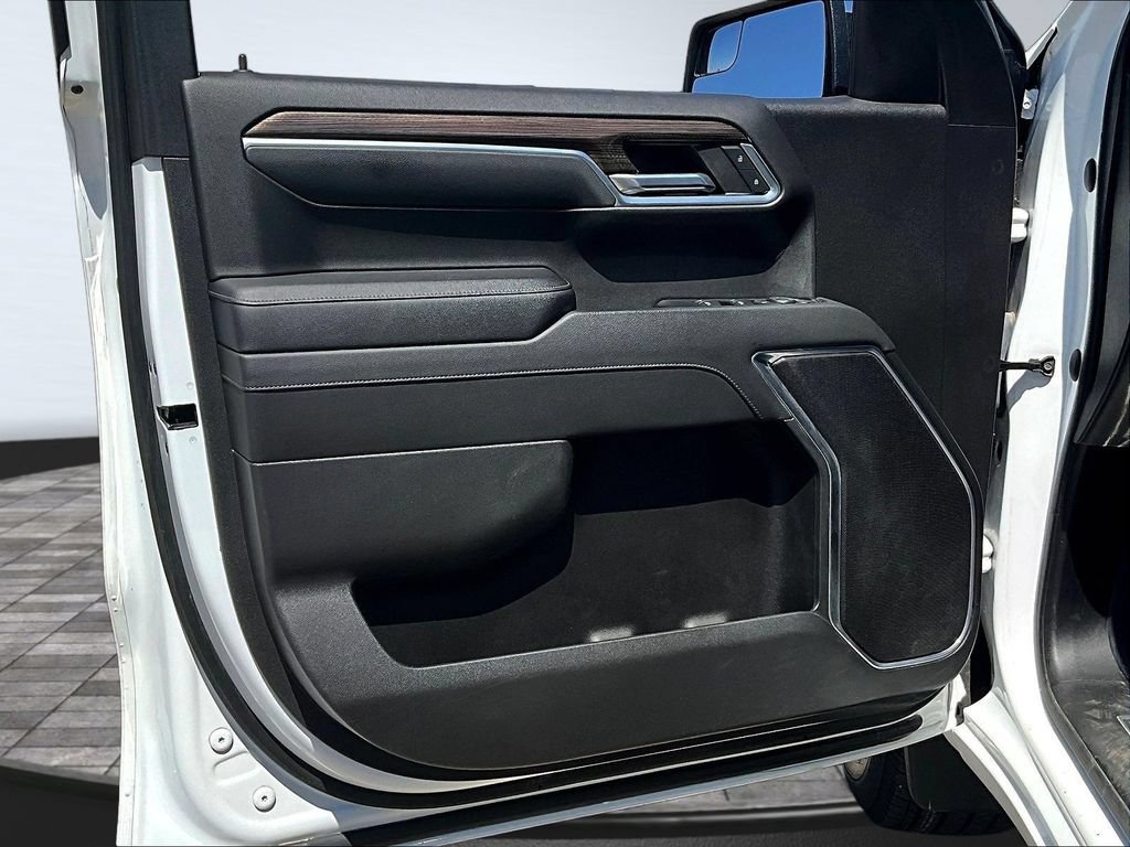 Used 2022 Chevrolet Silverado 1500 LT AWD/4WD image 22