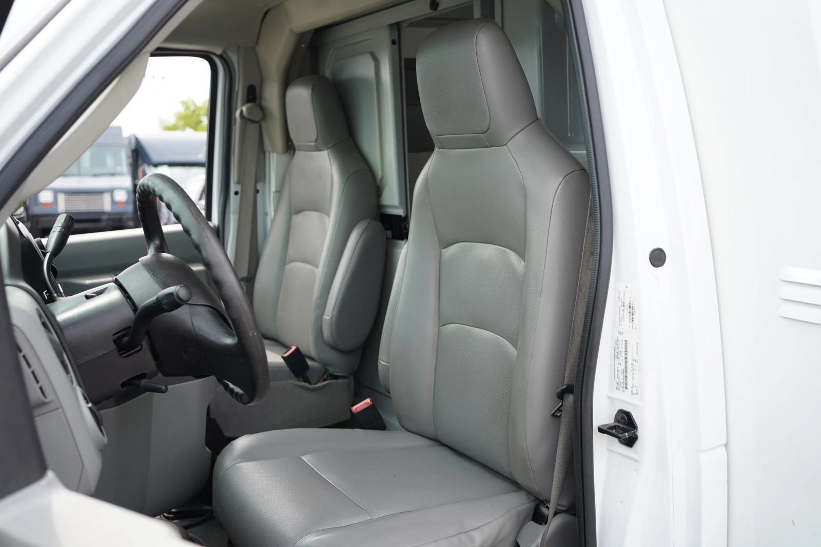 Used 2018 Ford E-450 and Econoline 450 Super Duty RWD image 32