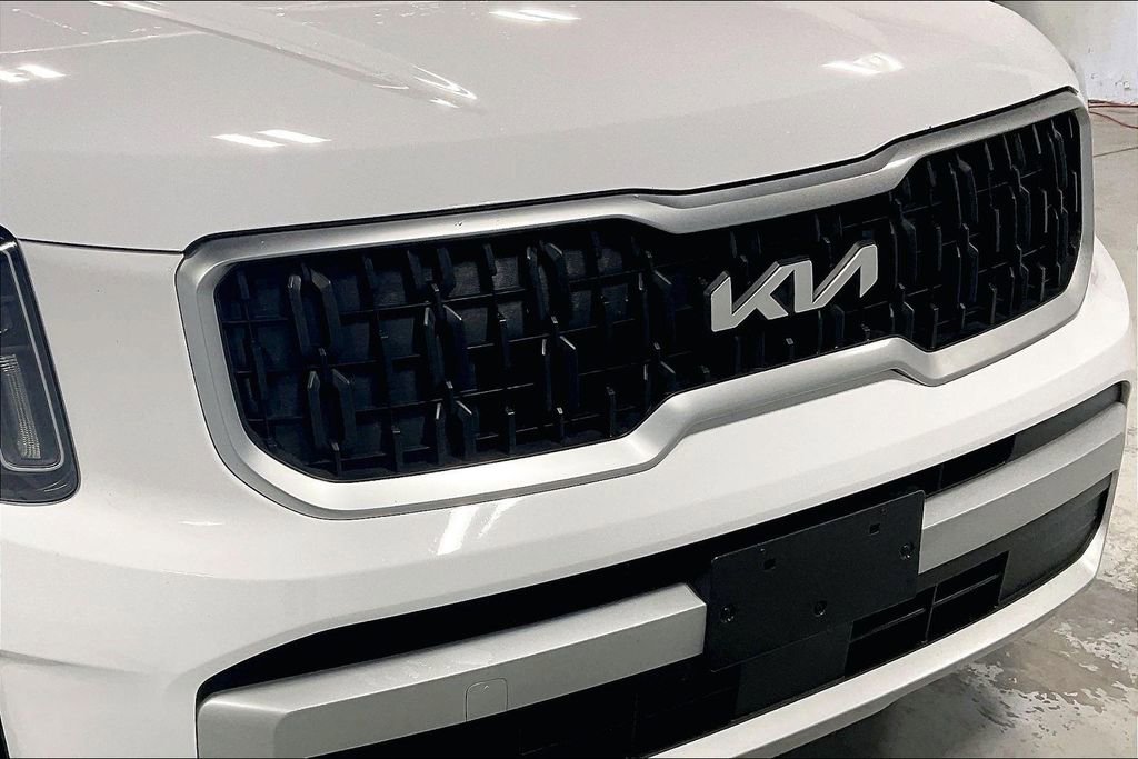 Used 2024 Kia Telluride LX image 36