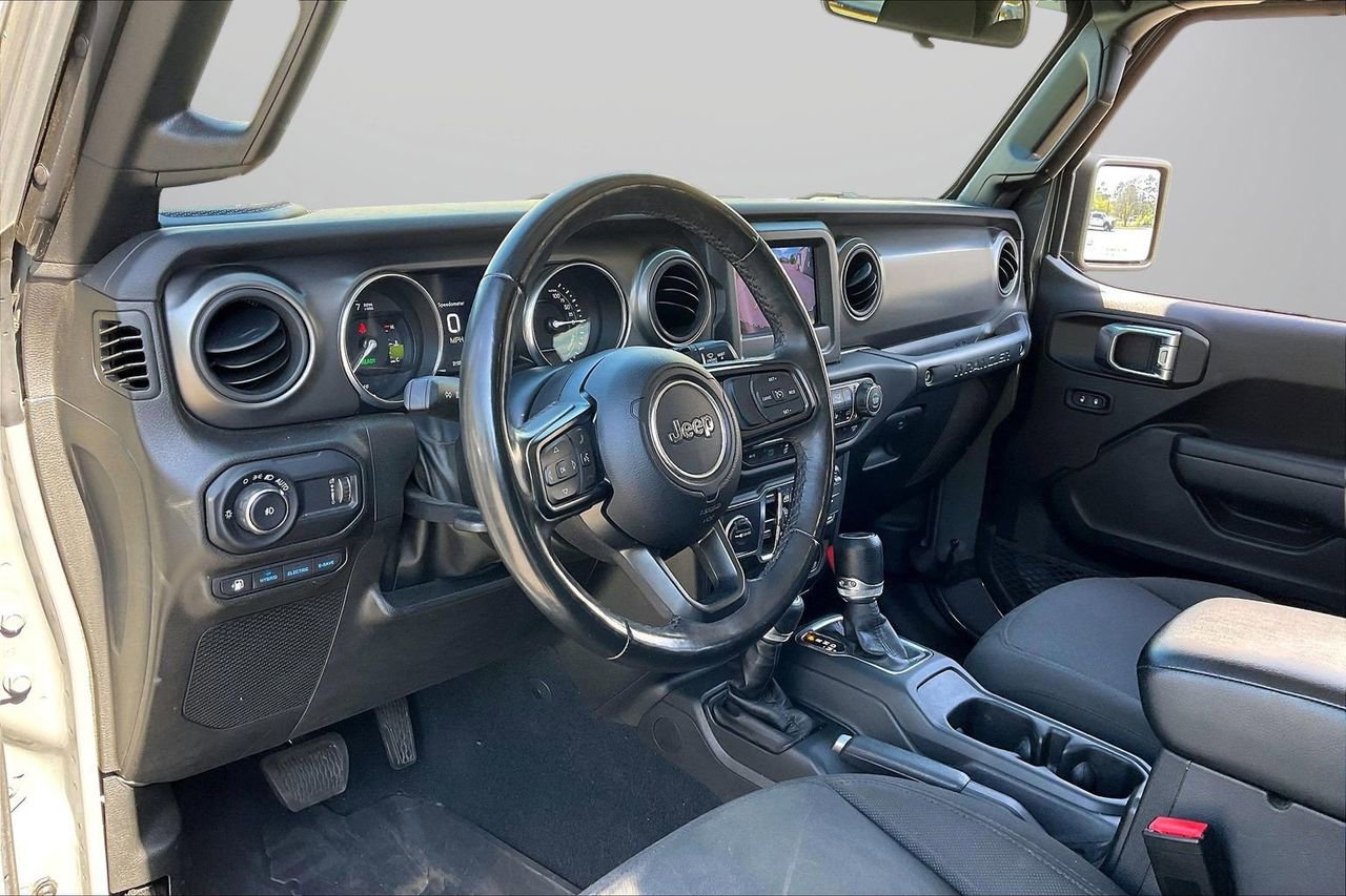 Used 2023 Jeep Wrangler Unlimited w/ Cold Weather Group image 19