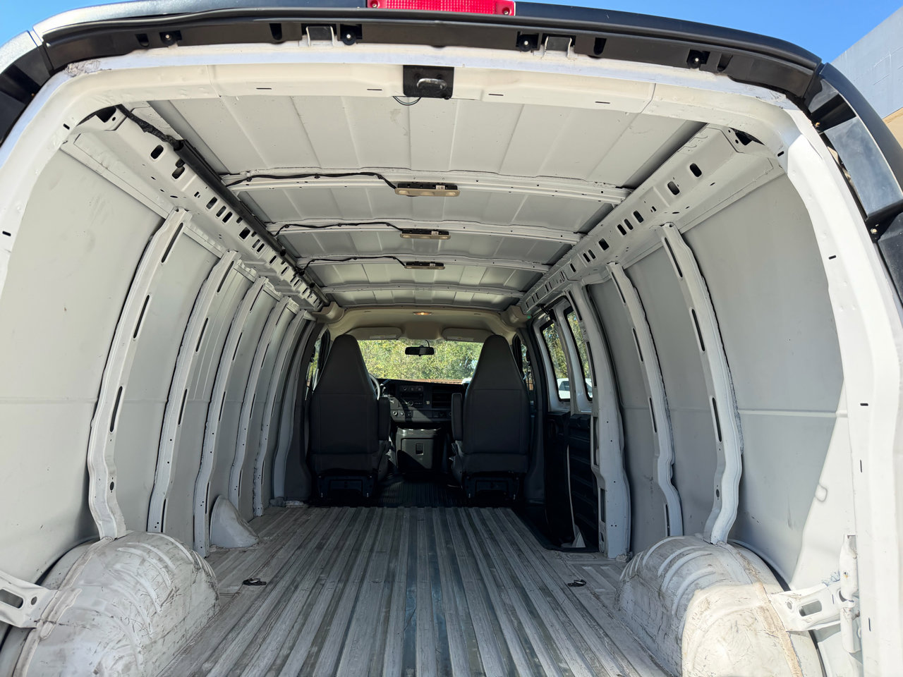 Used 2016 GMC Savana 2500 Extended image 22