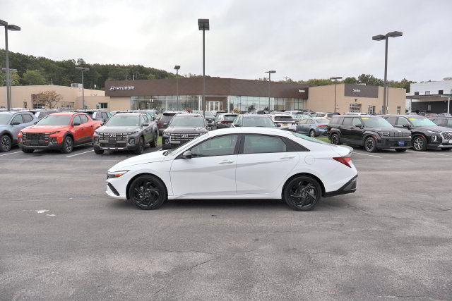 Used 2026 Hyundai Elantra Sport FWD image 4