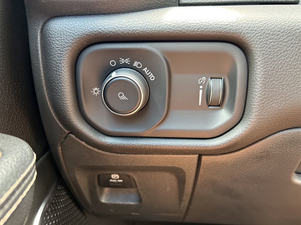 Used 2024 RAM 1500 Laramie RWD image 30