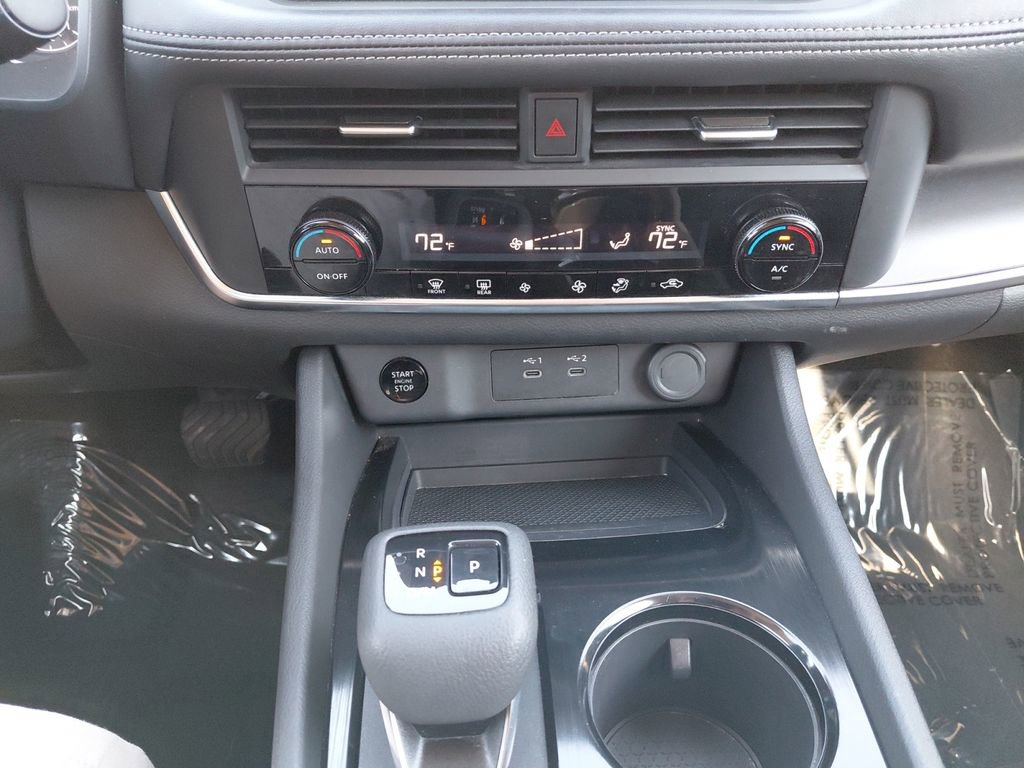 Used 2024 Nissan Rogue SV image 31