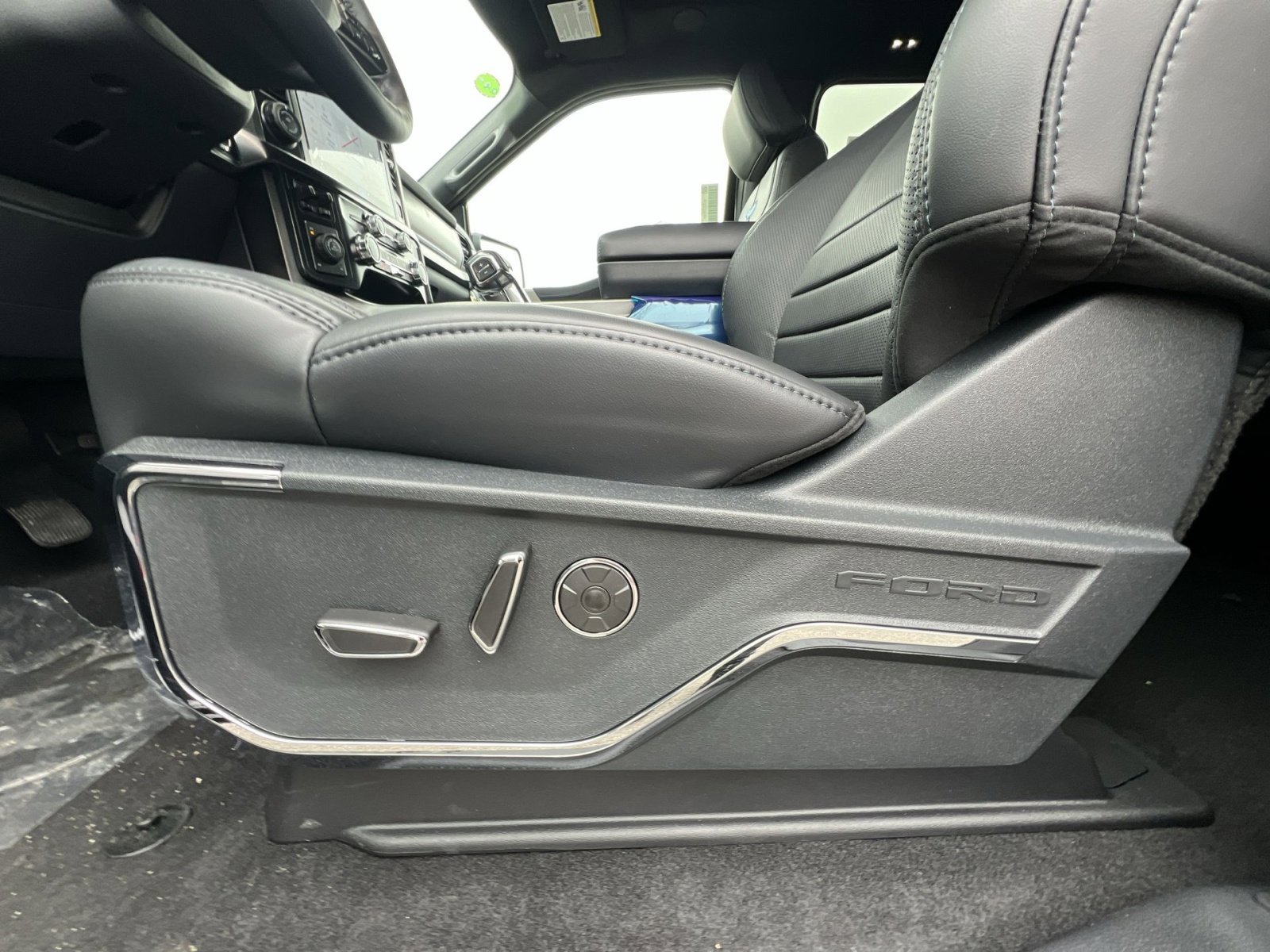 New 2025 Ford F150 Platinum w/ Equipment Group 702A High image 14