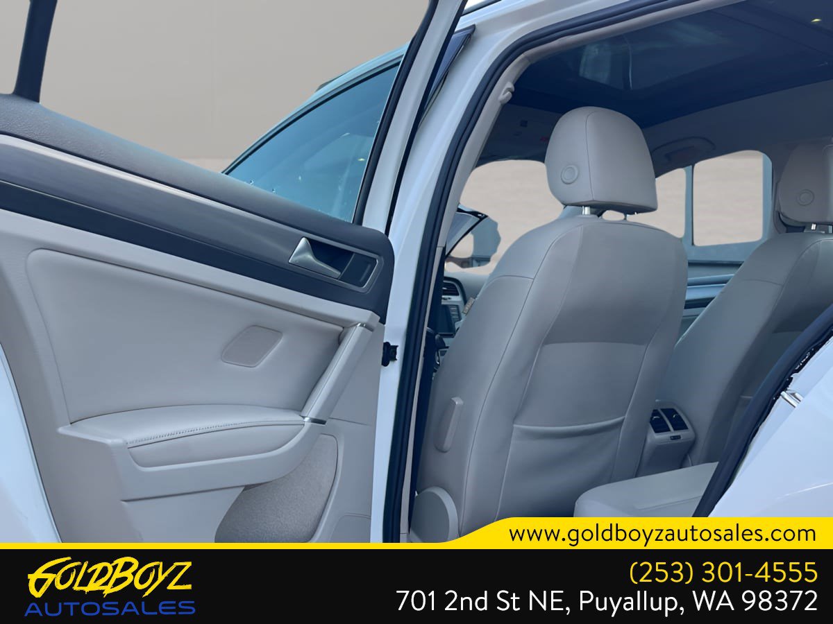 Used 2017 Volkswagen Golf SE image 12