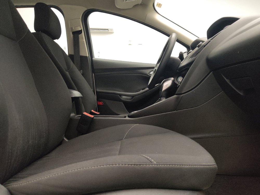 Used 2016 Ford Focus SE FWD image 21