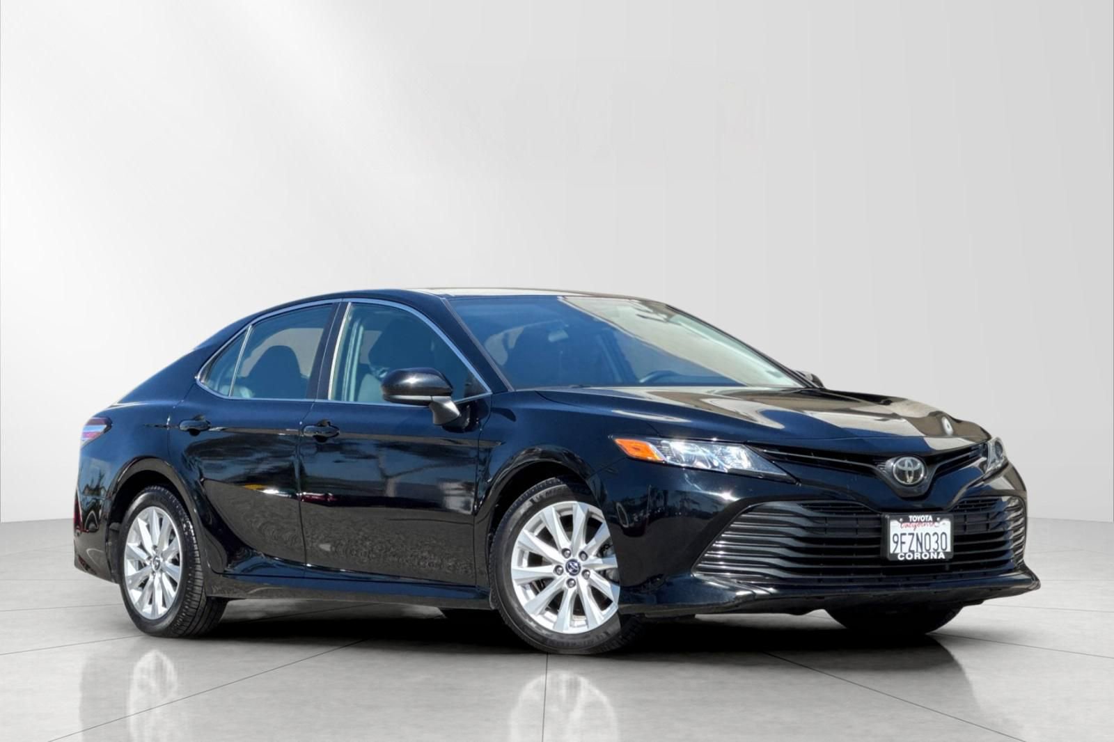 Used 2020 Toyota Camry LE image 1