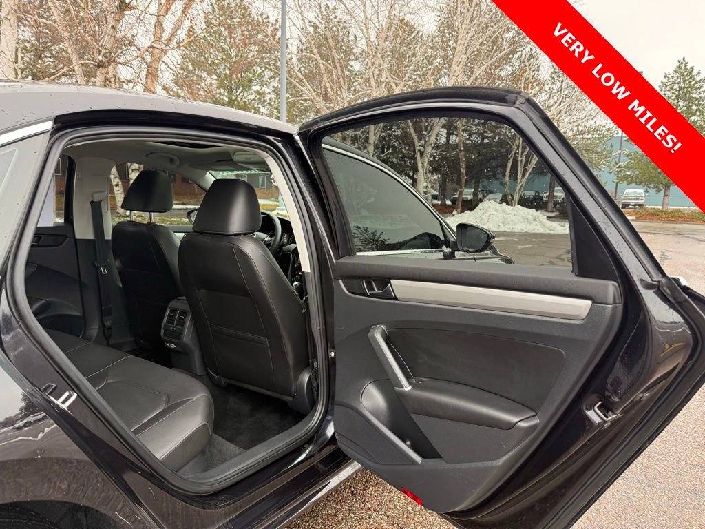 Used 2021 Volkswagen Passat 2.0T SE image 17