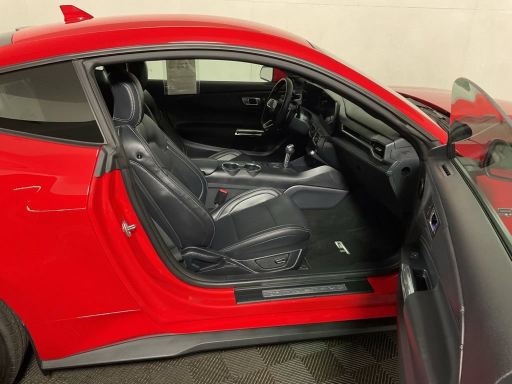 Used 2025 Ford Mustang GT Premium RWD image 33
