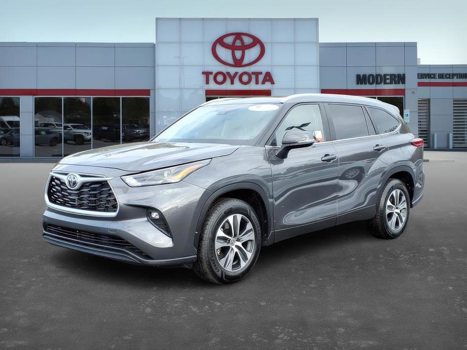 Certified 2023 Toyota Highlander XLE image 1