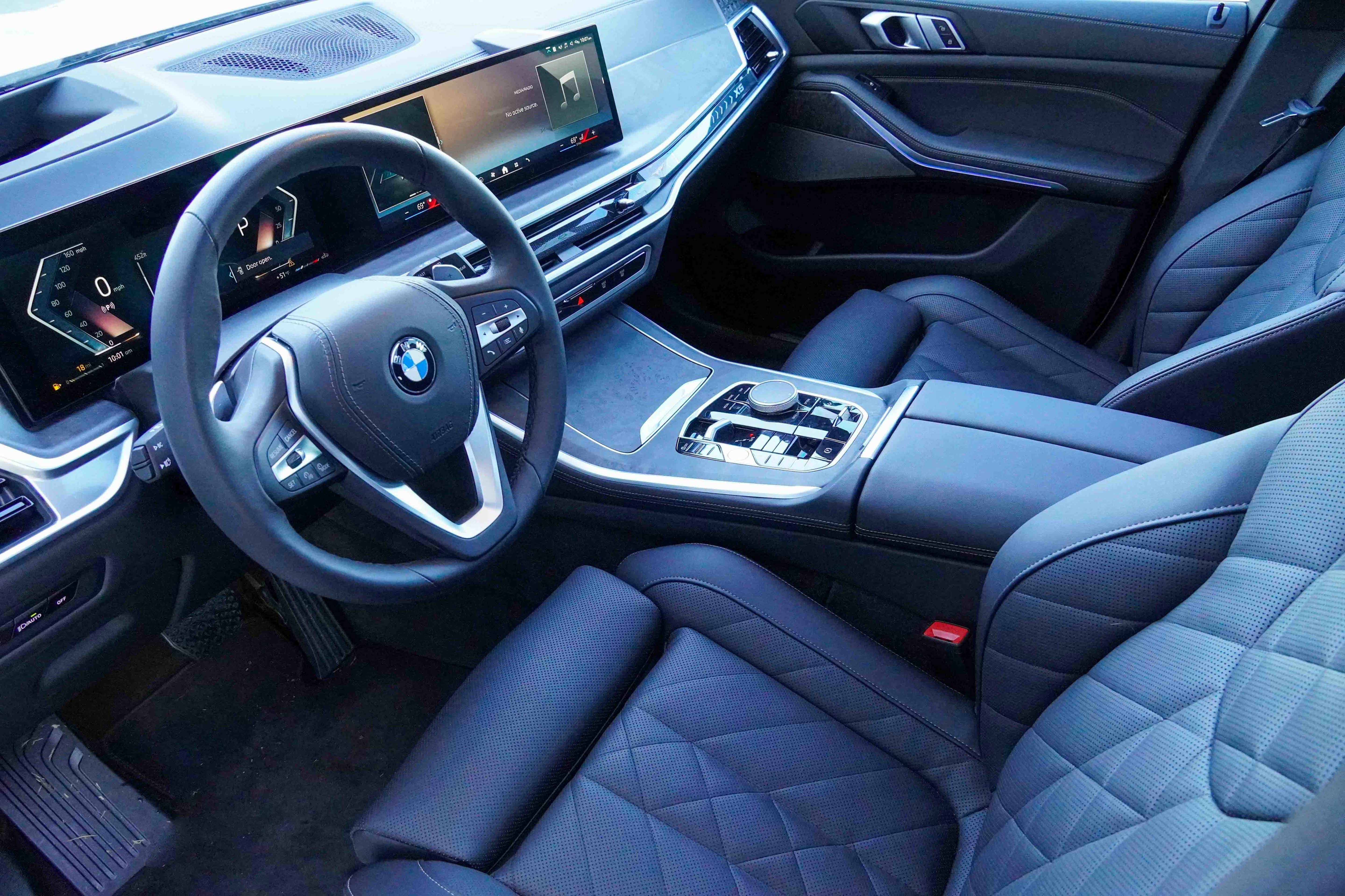 Used 2025 BMW X5 sDrive40i w/ Premium Package image 9