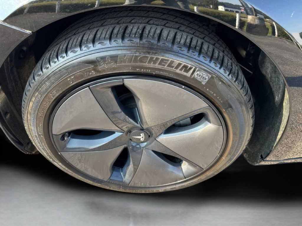 Used 2018 Tesla Model 3 Long Range RWD image 28