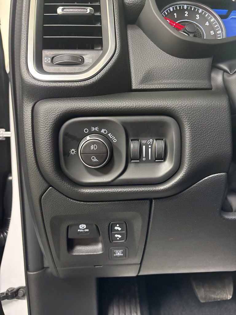 New 2026 RAM 1500 Laramie AWD/4WD image 11