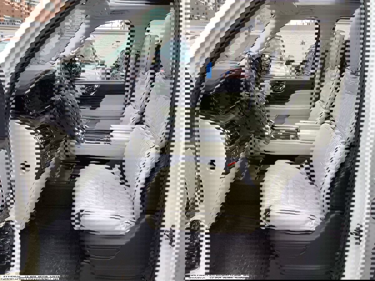 Used 2023 Lincoln Navigator Black Label AWD/4WD image 12