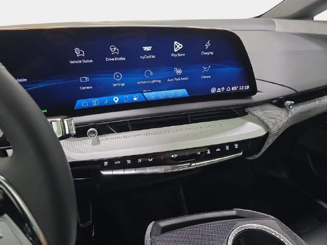 New 2027 Cadillac Optiq Luxury w/ LPO, Floor Liner Package AWD/4WD image 17