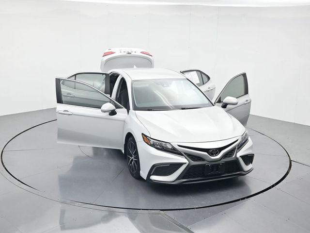 Used 2024 Toyota Camry SE w/ Convenience Package image 44