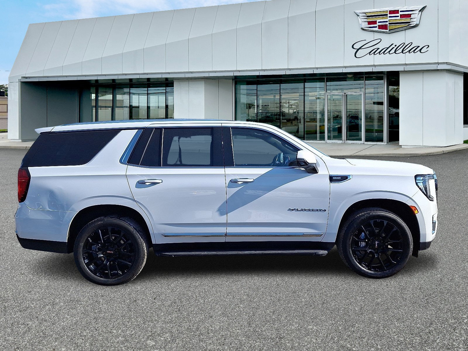 Used 2022 GMC Yukon SLT w/ SLT Premium Package image 7