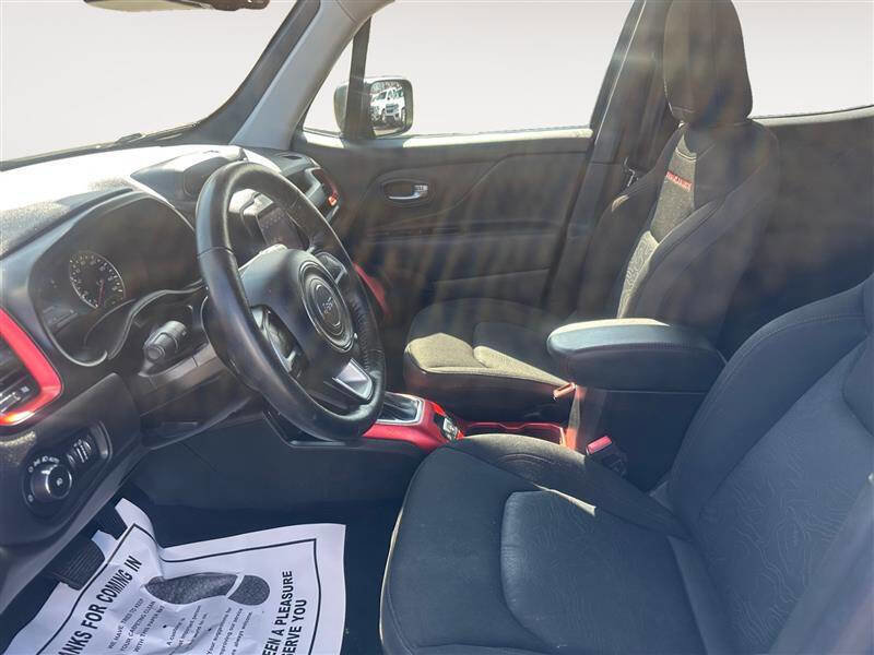 Used 2021 Jeep Renegade Trailhawk image 9