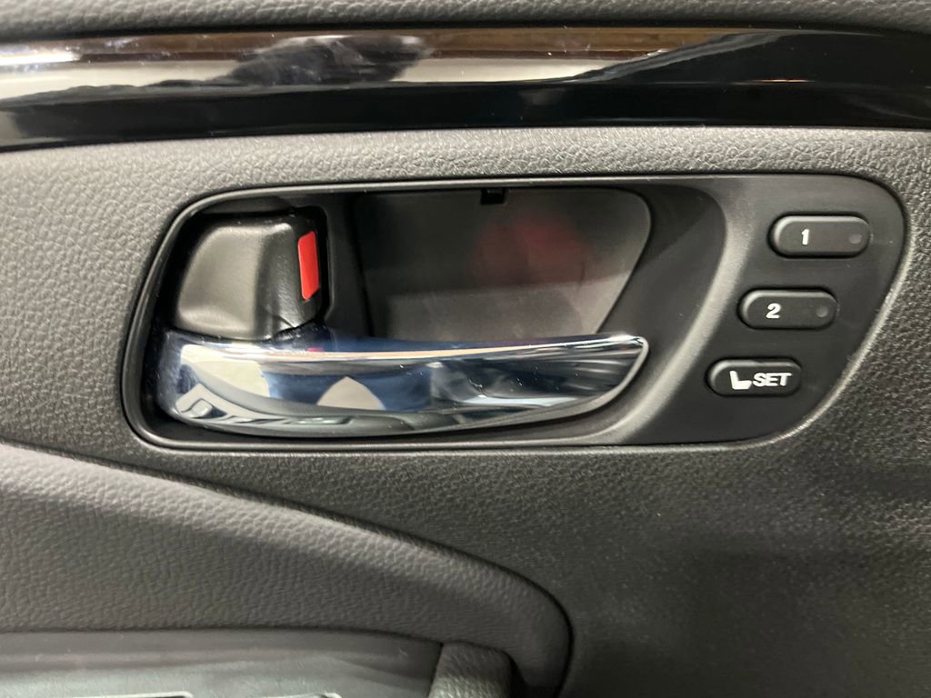 Certified 2025 Honda Ridgeline Black Edition image 12