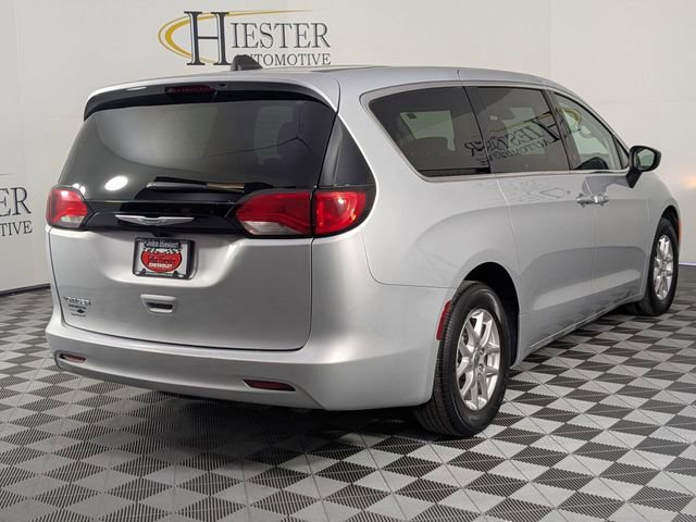 Used 2024 Chrysler Voyager LX image 7