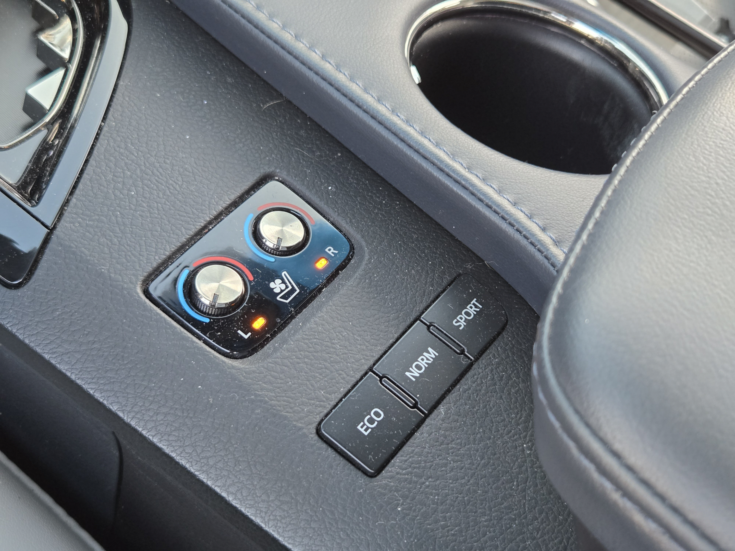Used 2015 Toyota Avalon Limited FWD image 19