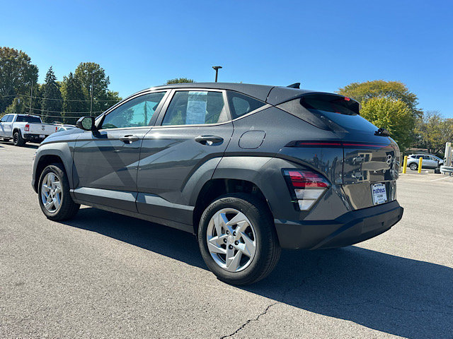 Used 2024 Hyundai Kona SE AWD/4WD image 2