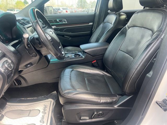 Used 2017 Ford Explorer Limited w/ Equipment Group 301A FWD image 24