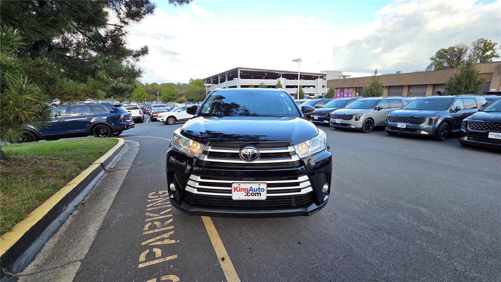 Used 2018 Toyota Highlander XLE AWD/4WD image 26