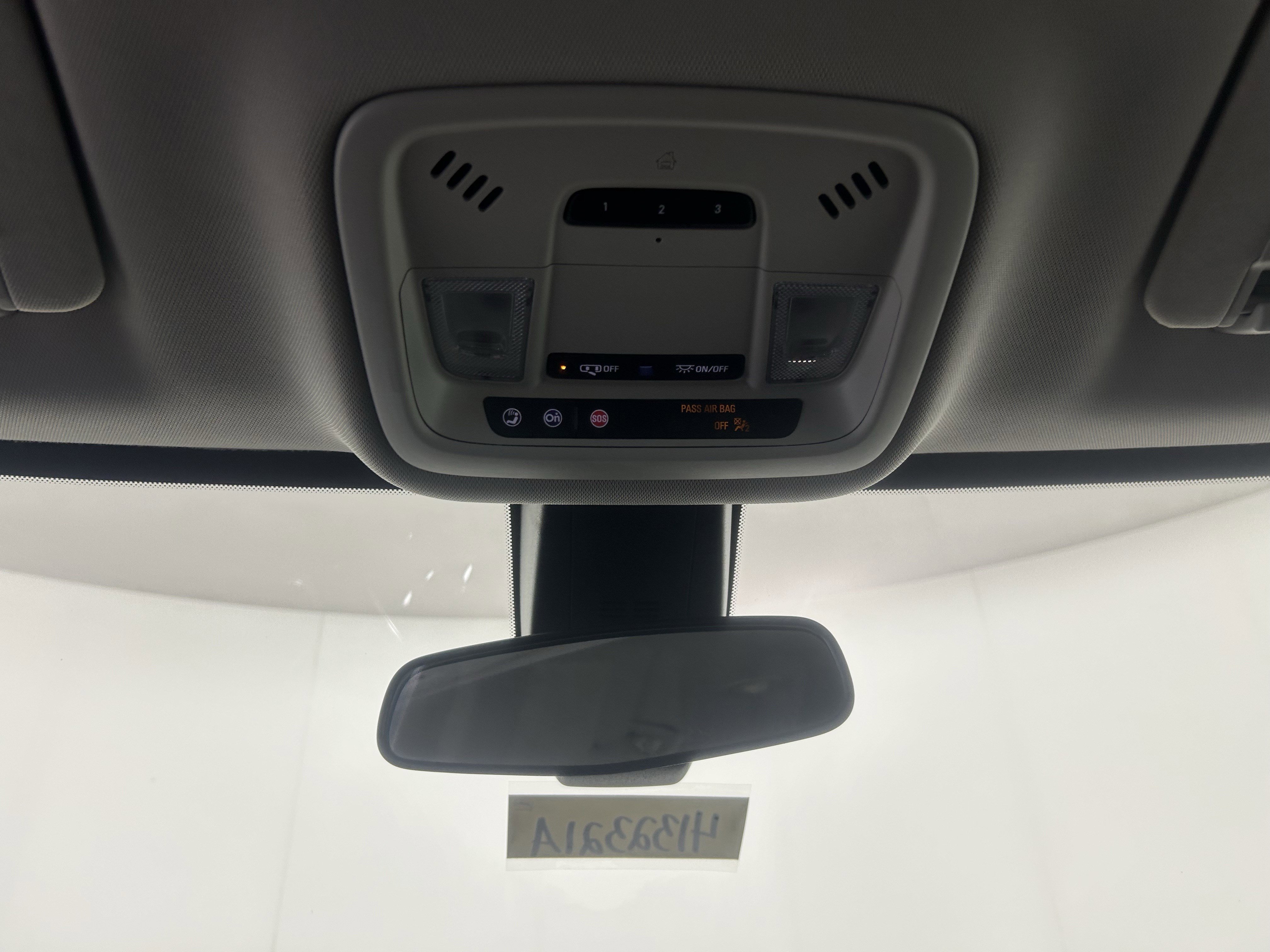 Used 2020 Chevrolet Traverse LT image 36