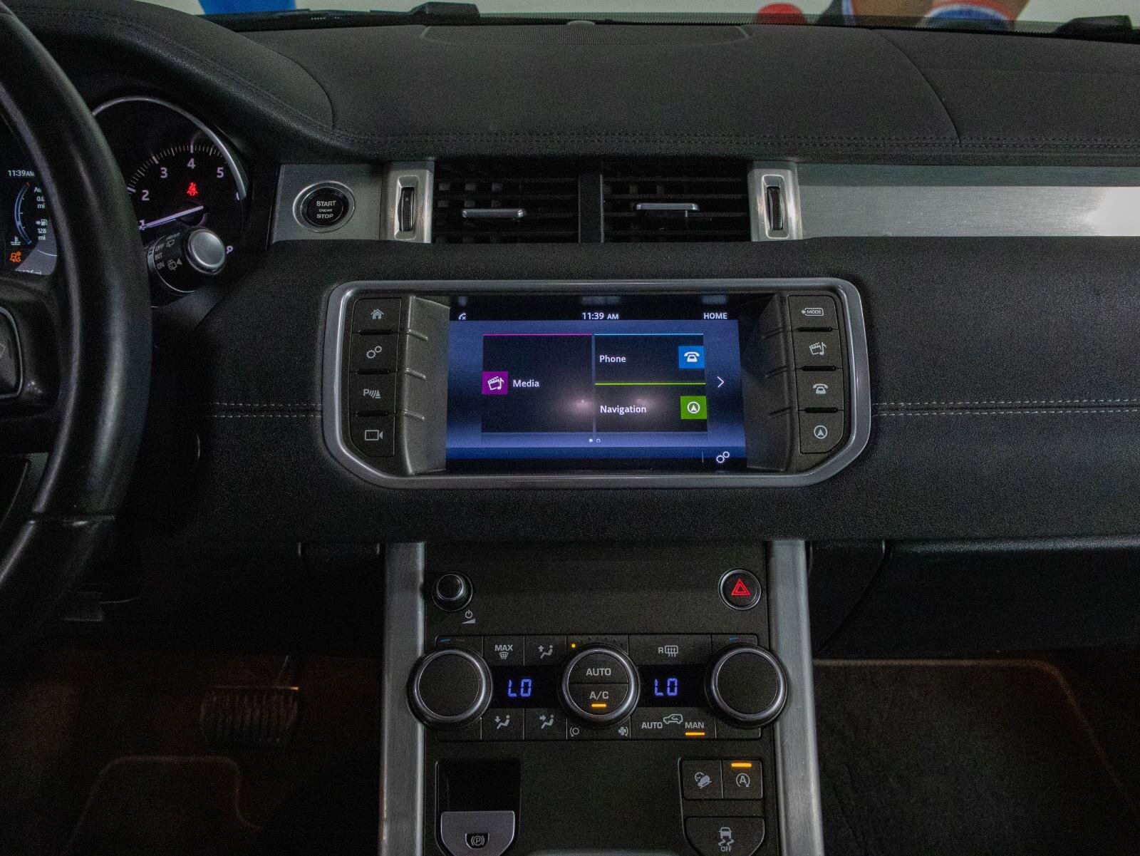 Used 2017 Land Rover Range Rover Evoque SE Premium image 4