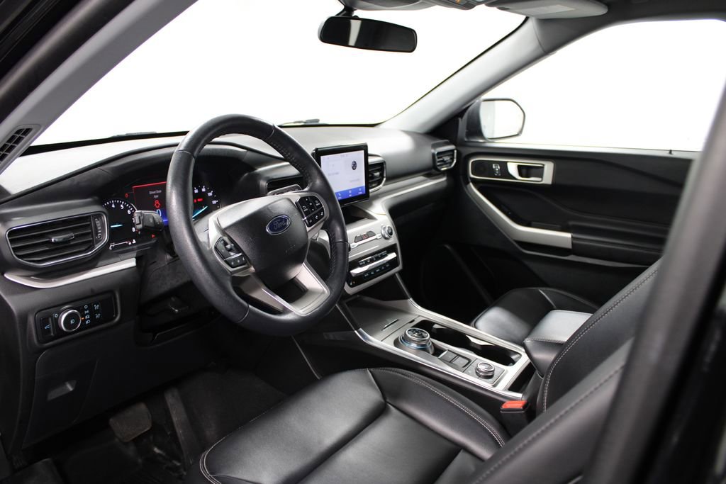 Used 2023 Ford Explorer XLT w/ Equipment Group 202A image 21