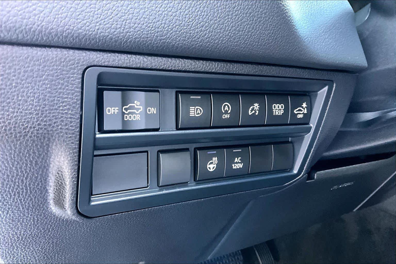 Used 2024 Toyota Tundra Limited AWD/4WD image 32