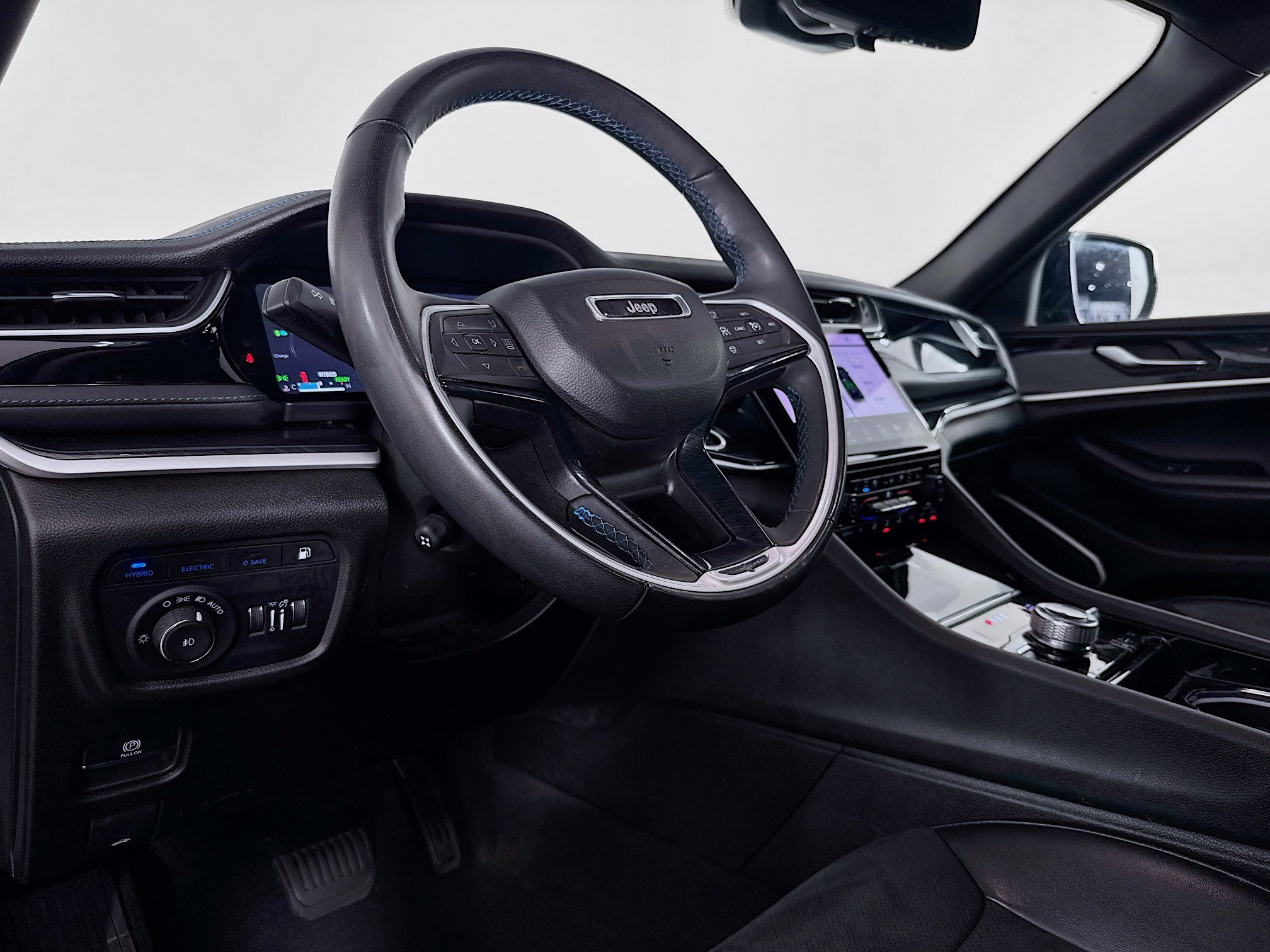 Used 2023 Jeep Grand Cherokee Trailhawk w/ Luxury Tech Group III image 22