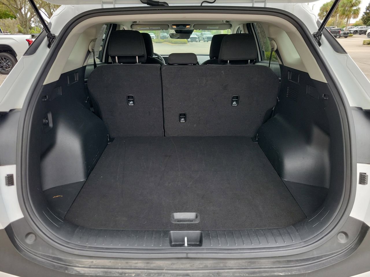 Used 2025 Kia Sportage LX image 7