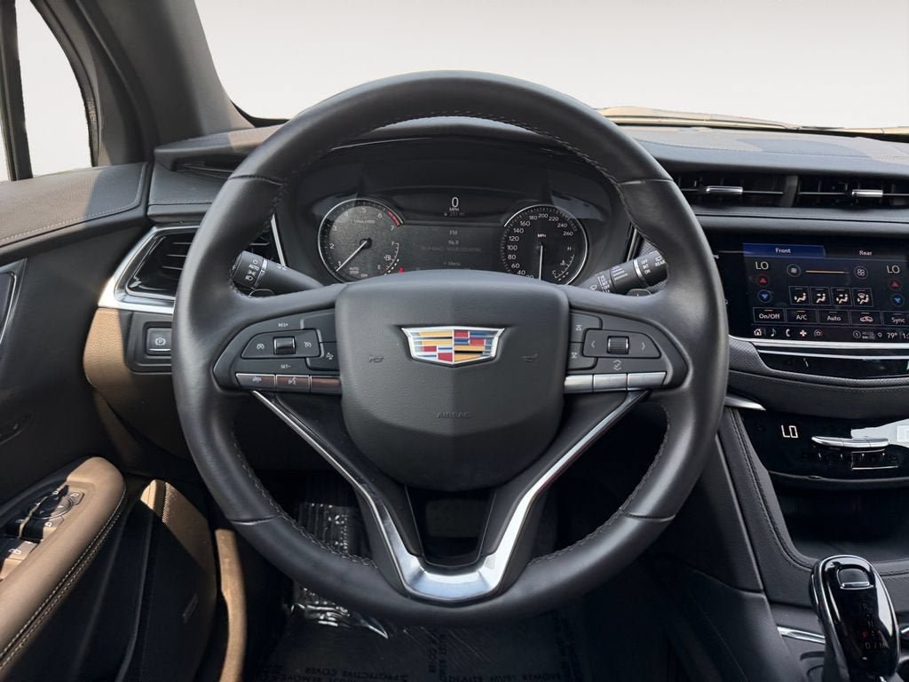 Used 2025 Cadillac XT6 Luxury AWD/4WD image 13
