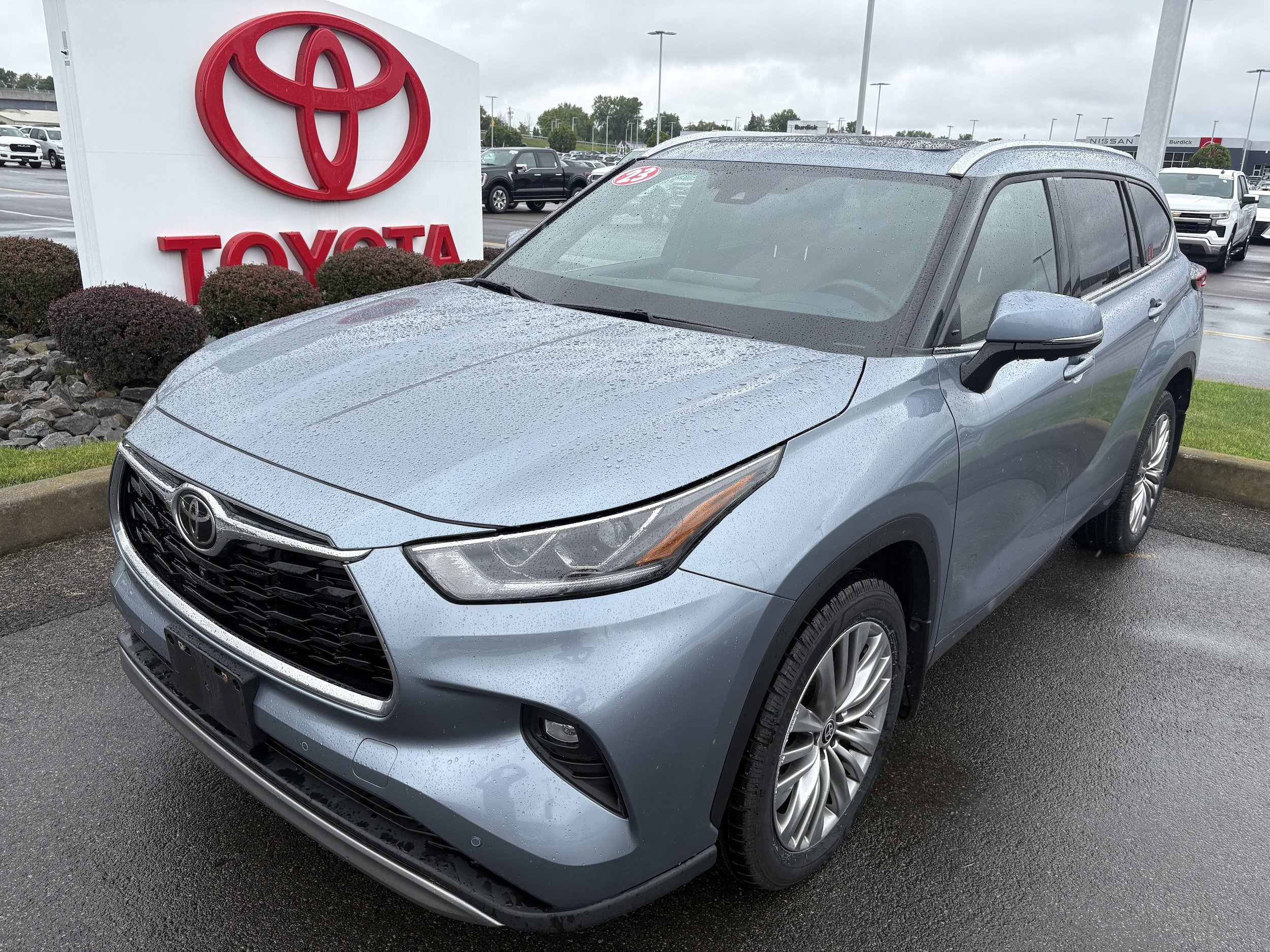 Used 2023 Toyota Highlander Platinum AWD/4WD image 10