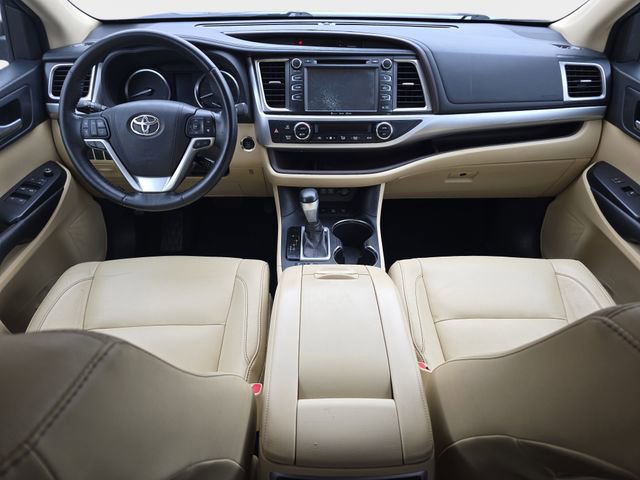 Used 2018 Toyota Highlander XLE image 10