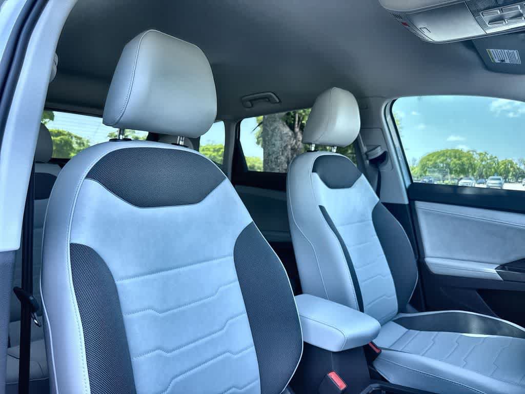 New 2026 Volkswagen Taos SE FWD image 27