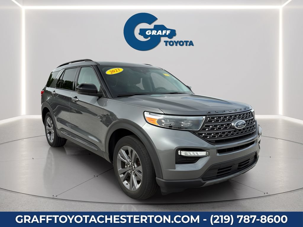 Used 2023 Ford Explorer XLT w/ Equipment Group 202A AWD/4WD image 3