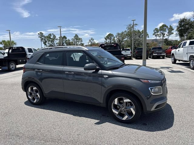Used 2025 Hyundai Venue SEL FWD image 1